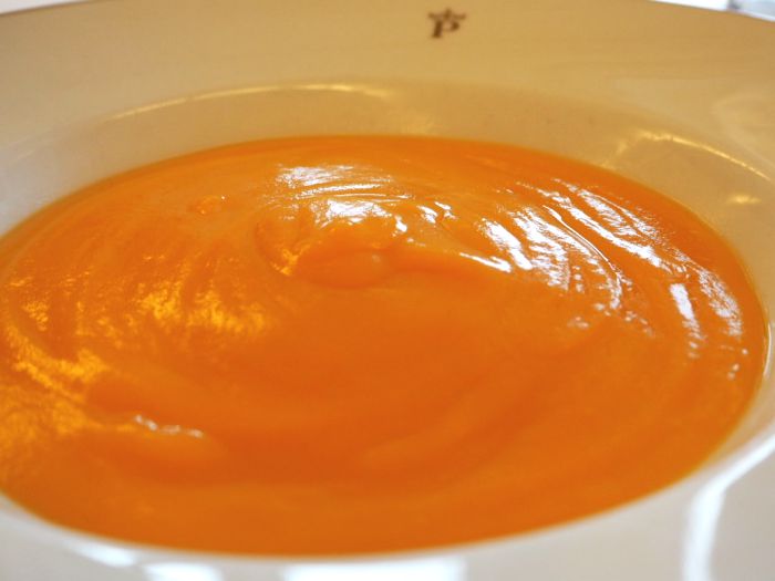 オレンジ色のサルモレホ。ガスパチョに似た夏のスープで、コルドバ生まれ。