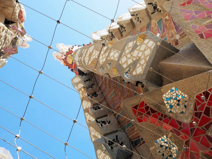 サグラダファミリアの塔のモザイクタイル